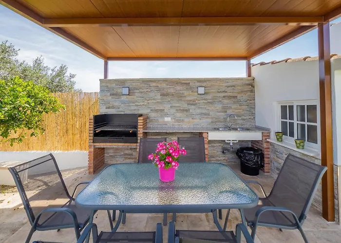 Cubo's Pilar Villa *