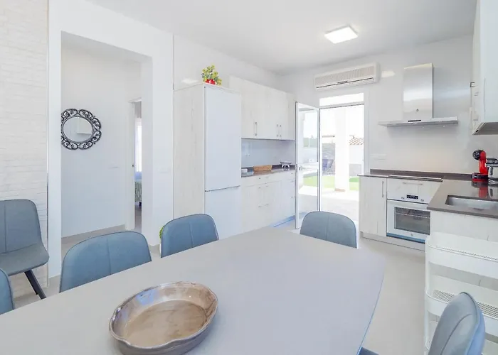Cubo's Pilar Villa