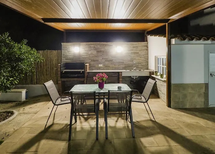 Cubo's Pilar Villa *
